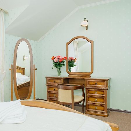 Zolota Gora Hotel-Rancho Oezjhorod Buitenkant foto