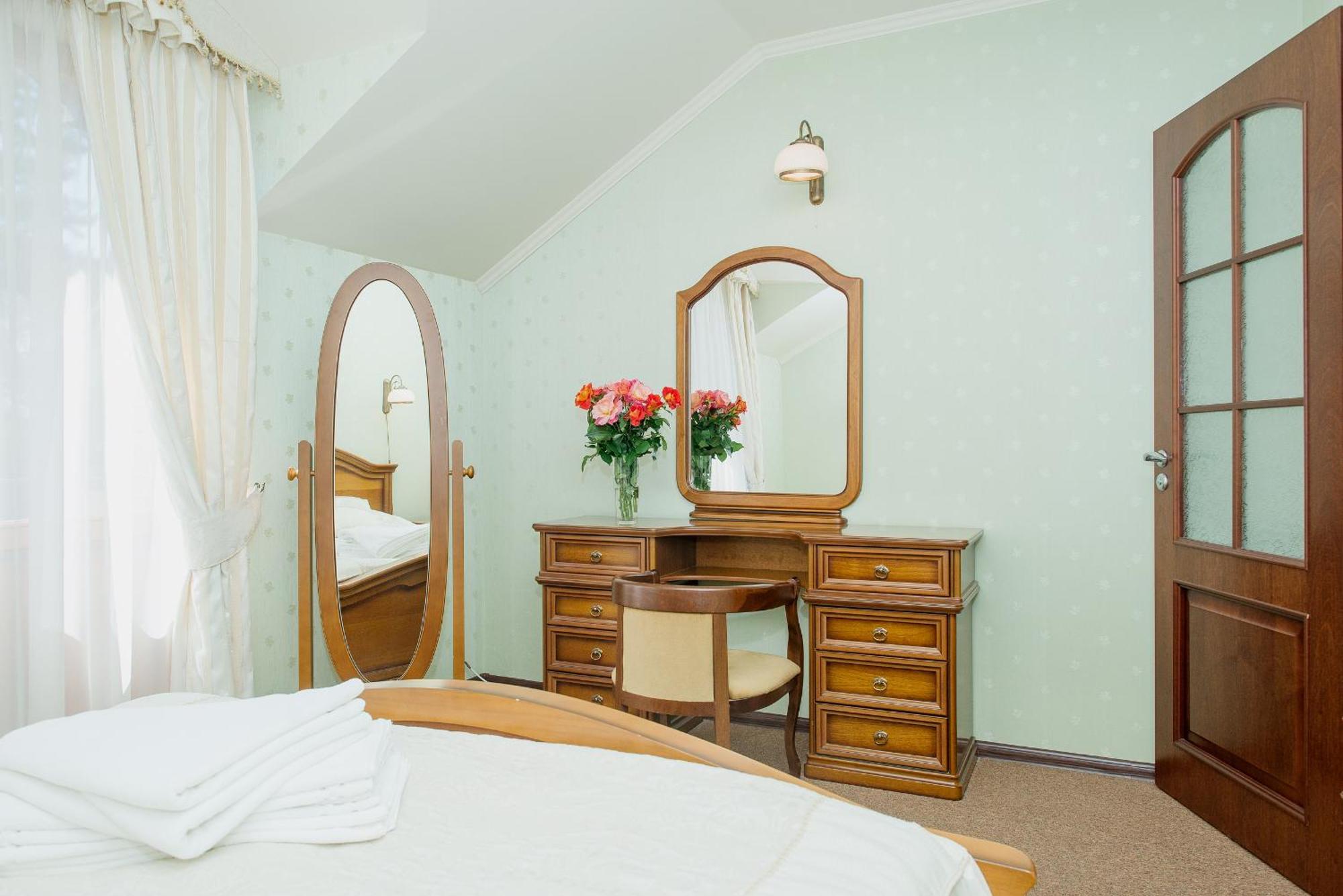 Zolota Gora Hotel-Rancho Oezjhorod Buitenkant foto